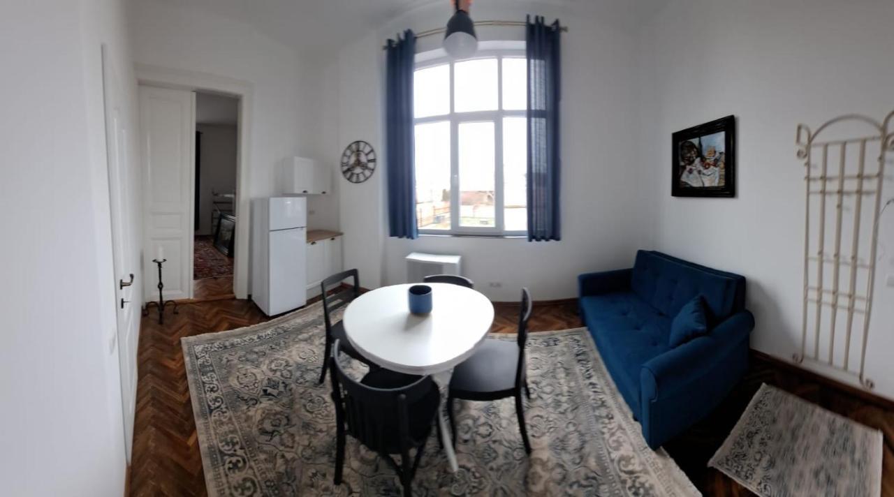 Weisz Apartment-City Center-Free Private Parking,Wifi,Ac คารีย์ ภายนอก รูปภาพ