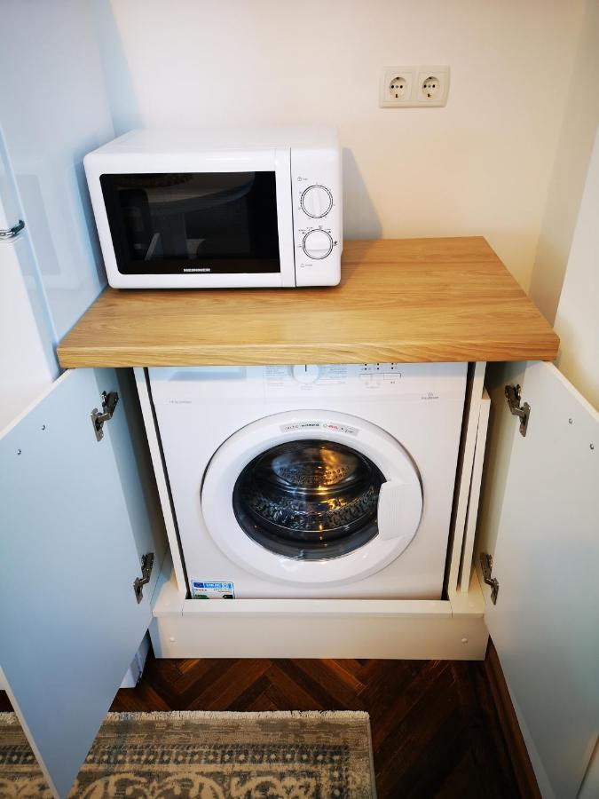 Weisz Apartment-City Center-Free Private Parking,Wifi,Ac คารีย์ ภายนอก รูปภาพ