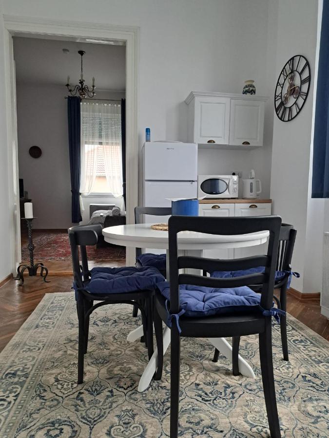 Weisz Apartment-City Center-Free Private Parking,Wifi,Ac คารีย์ ภายนอก รูปภาพ