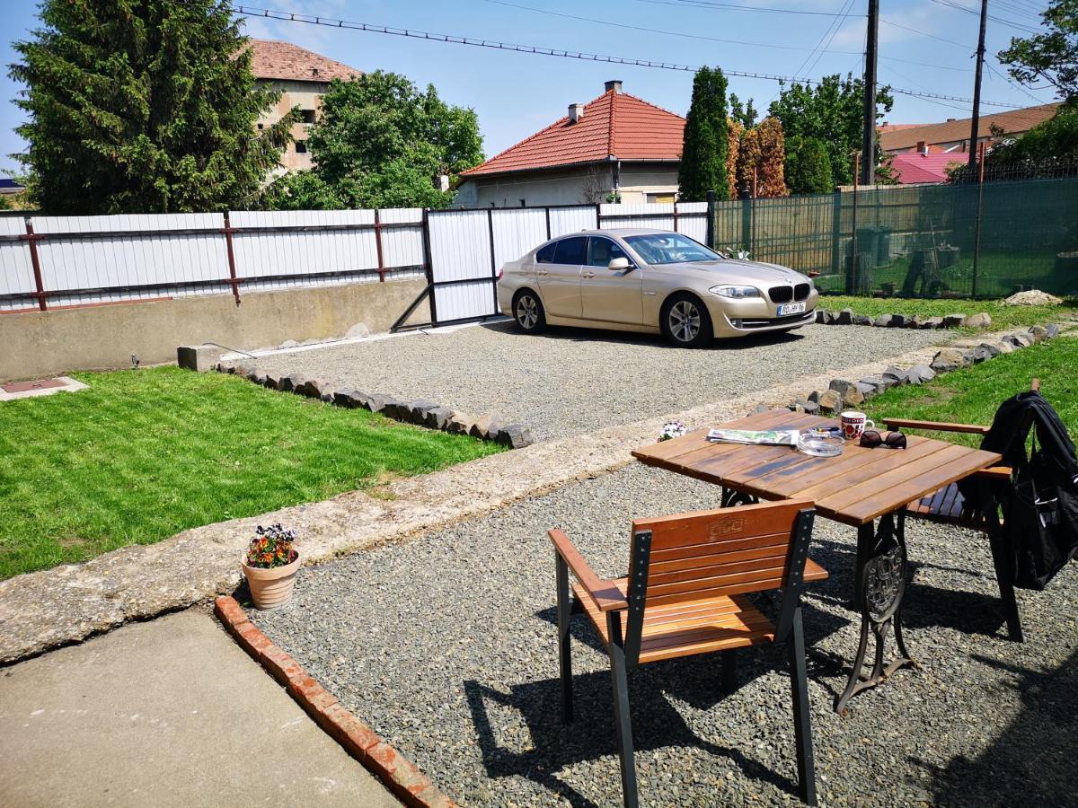 Weisz Apartment-City Center-Free Private Parking,Wifi,Ac คารีย์ ภายนอก รูปภาพ