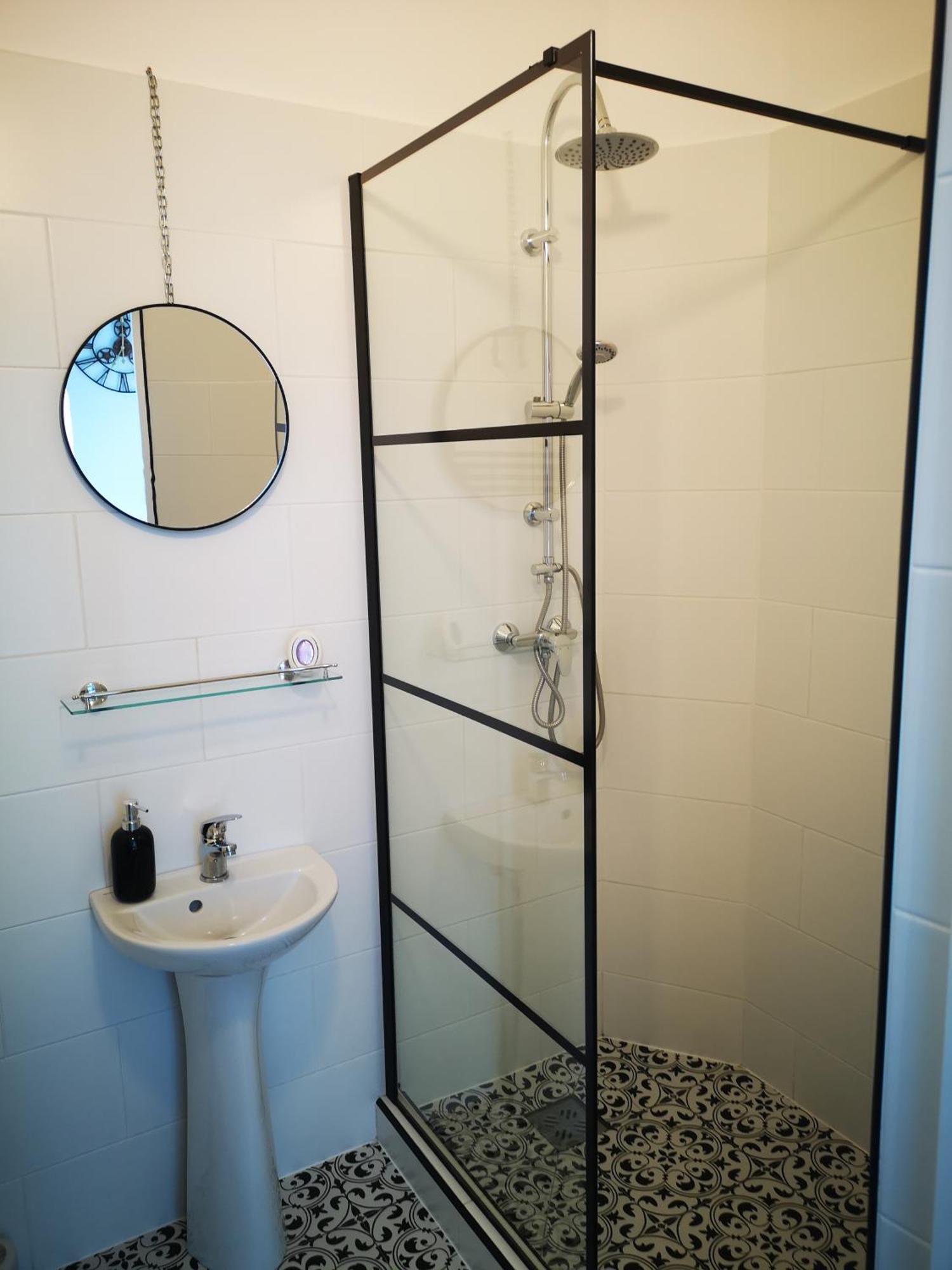 Weisz Apartment-City Center-Free Private Parking,Wifi,Ac คารีย์ ภายนอก รูปภาพ