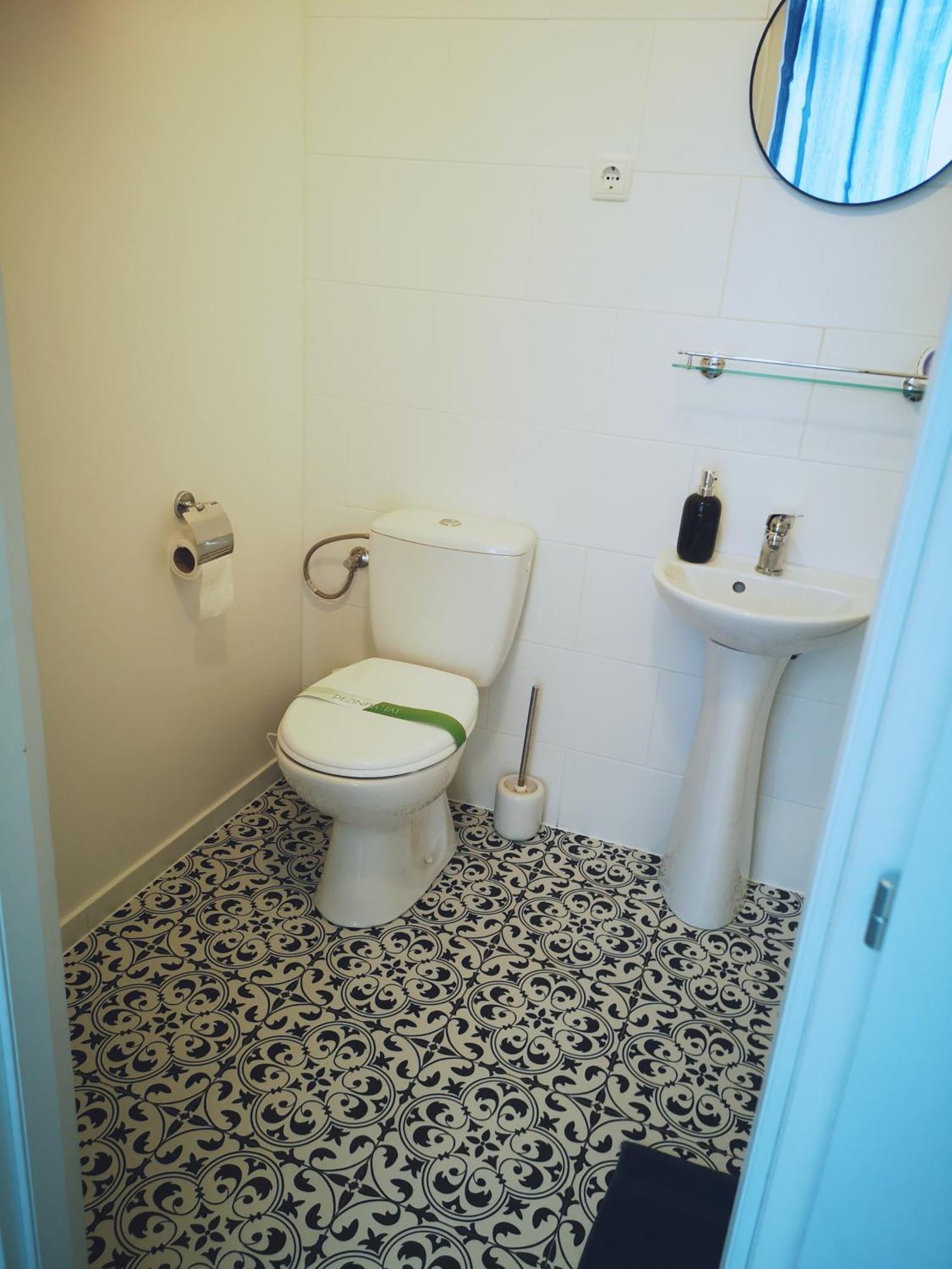 Weisz Apartment-City Center-Free Private Parking,Wifi,Ac คารีย์ ภายนอก รูปภาพ